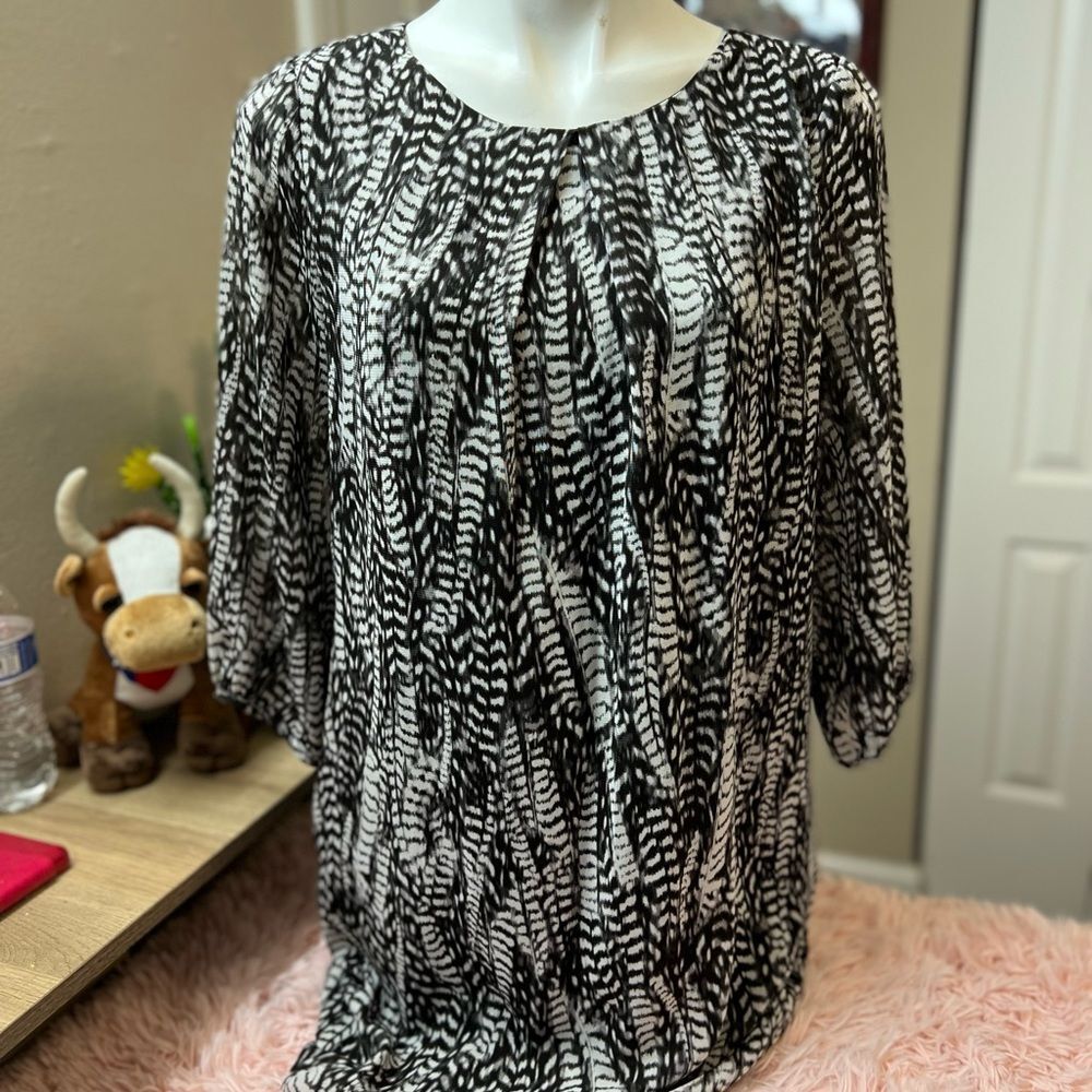 H&M Black White Feather Print Pleated Neck 3/4 Sleeve Shift Dress 6